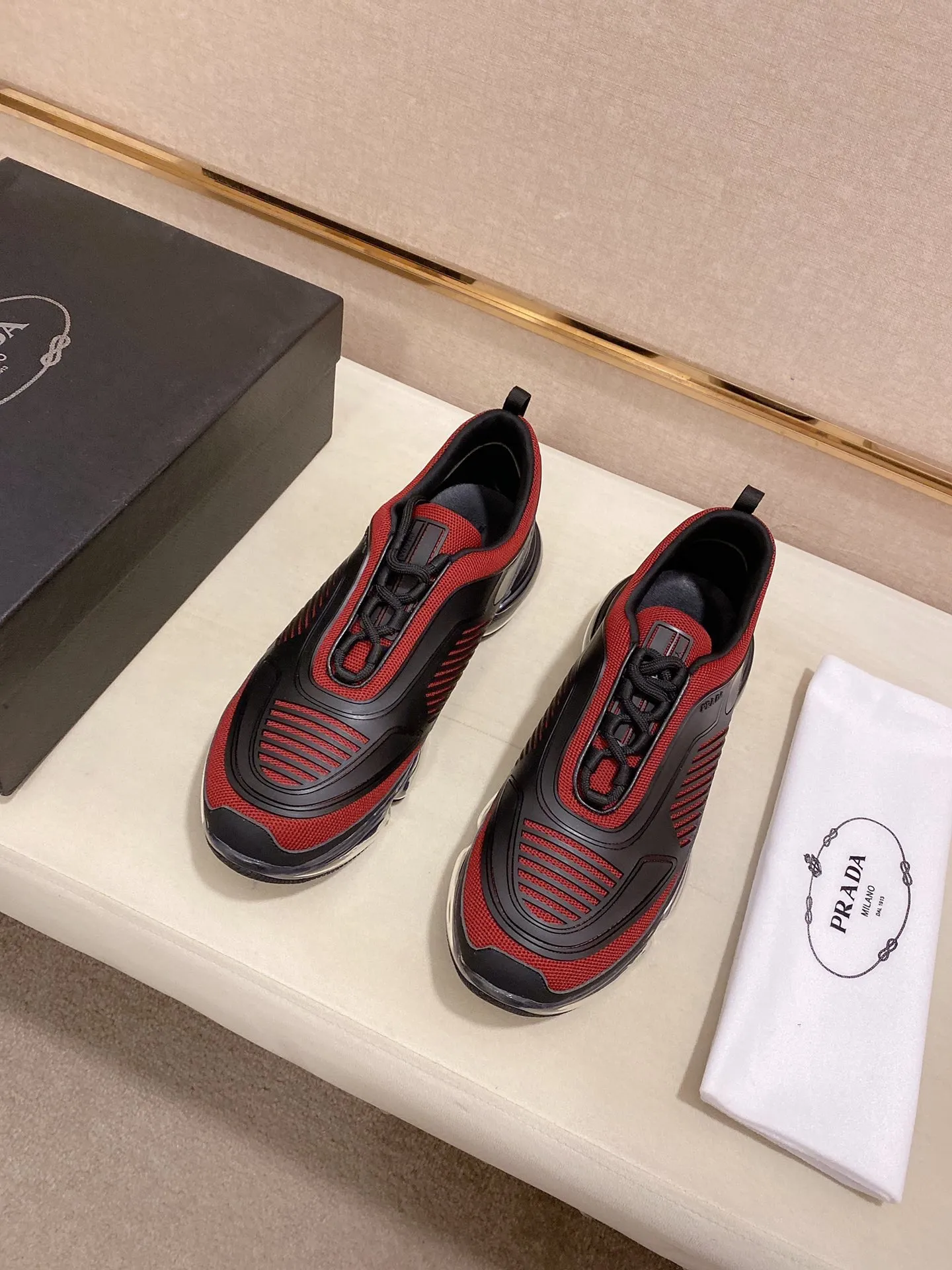 Factory price: 640💰 ✔️✔️✔️High-quality new PRADA counters are launched simultaneously. The new men's shoes and 😘fabric are made of high-tech glue-spraying technology. Lining: Full cowhide lining. 👍🏿 High-end ☄️ air-cushion molded anti-slip rubber outsole, exquisite lines, simple and elegant, comfortable and high-end for leisure travel. Code number: 38 to 45